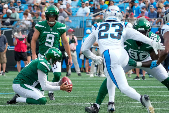 Jets' kicker Greg Zuerlein (9) attempts a field goal against the Carolina Panthers